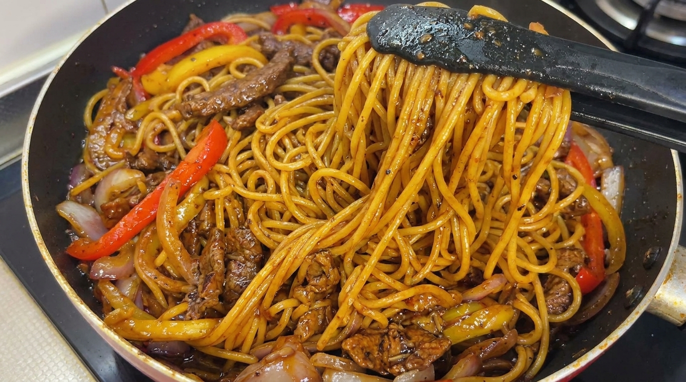 Pyszne spaghetti z wołowiną w sosie z czarnego pieprzu