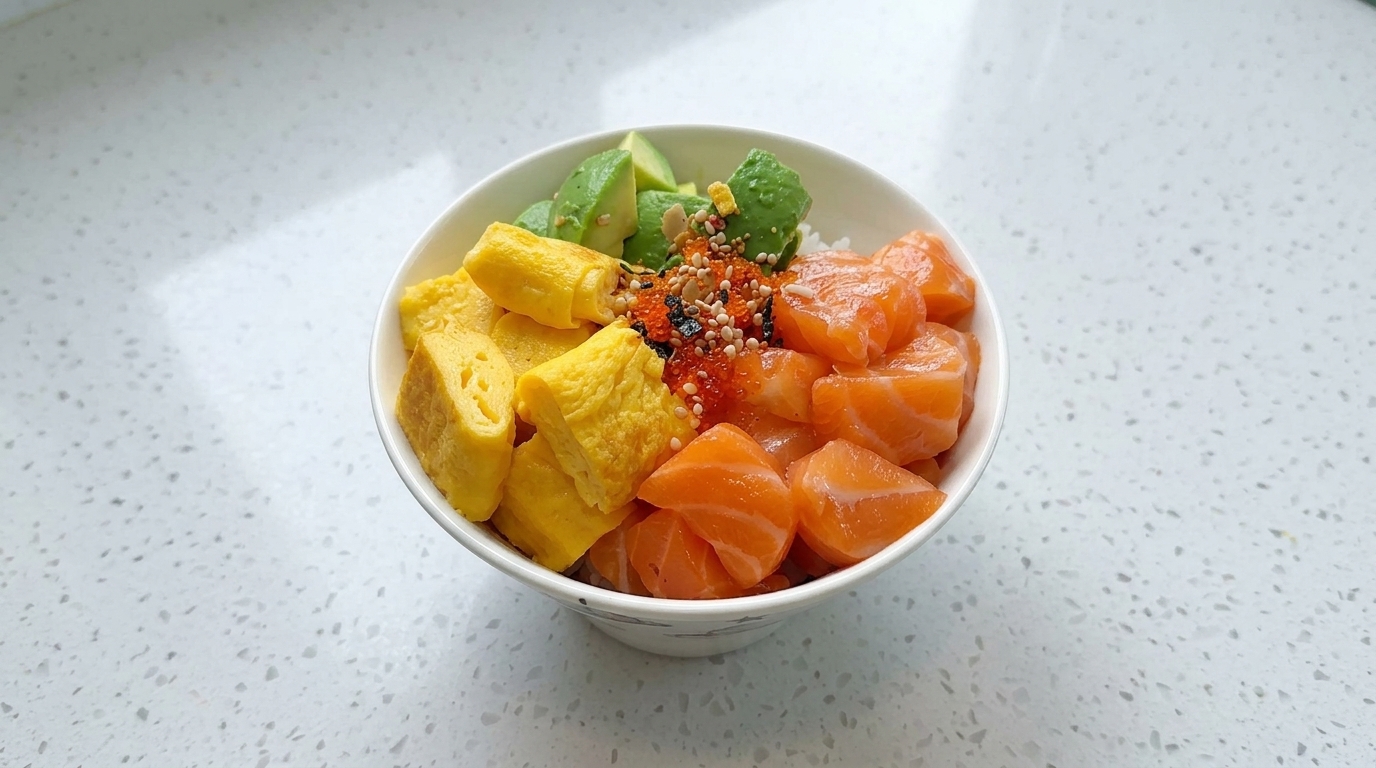 Łosoś Donburi (Sake Don) z domowym omletem Tamagoyaki