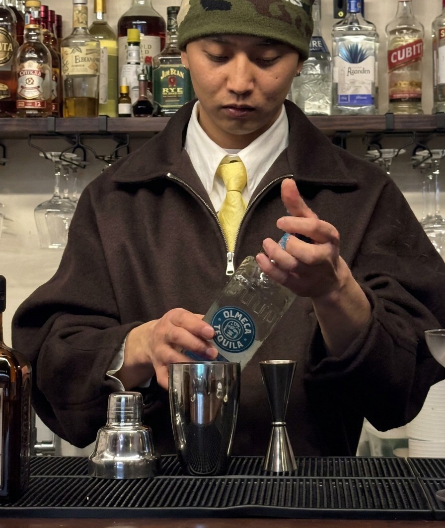 Tequila odmierzana miarką barmańską i wlewana do shakera.