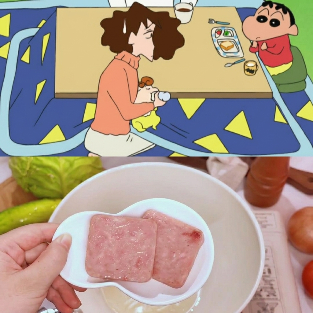 Plastry luncheon meat smażące się na patelni na złoty kolor.