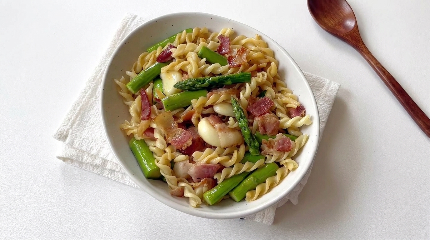 Makaron fusilli ze szparagami i boczkiem