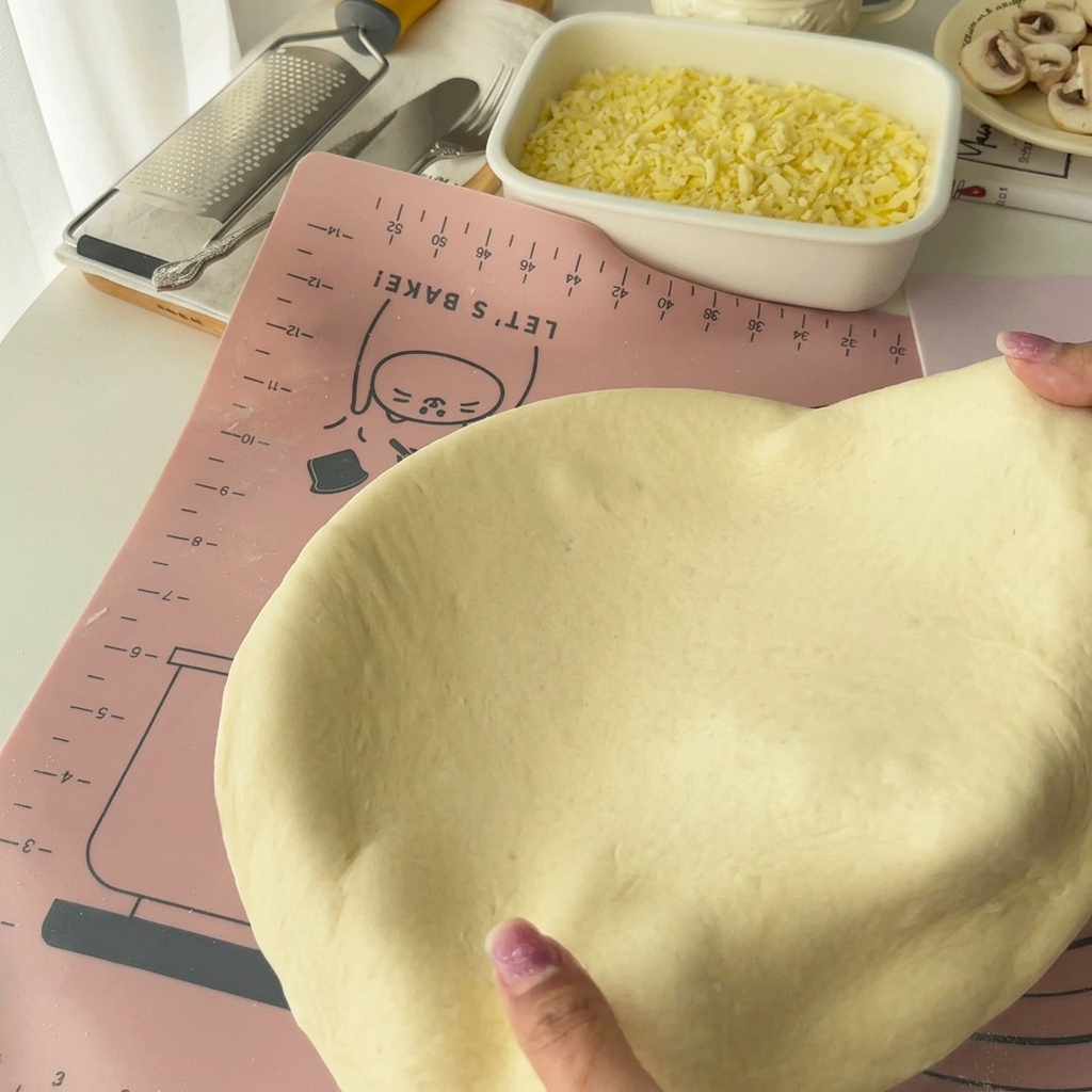 Ciasto wkładane do okrągłej formy do pieczenia o średnicy 20 cm.
