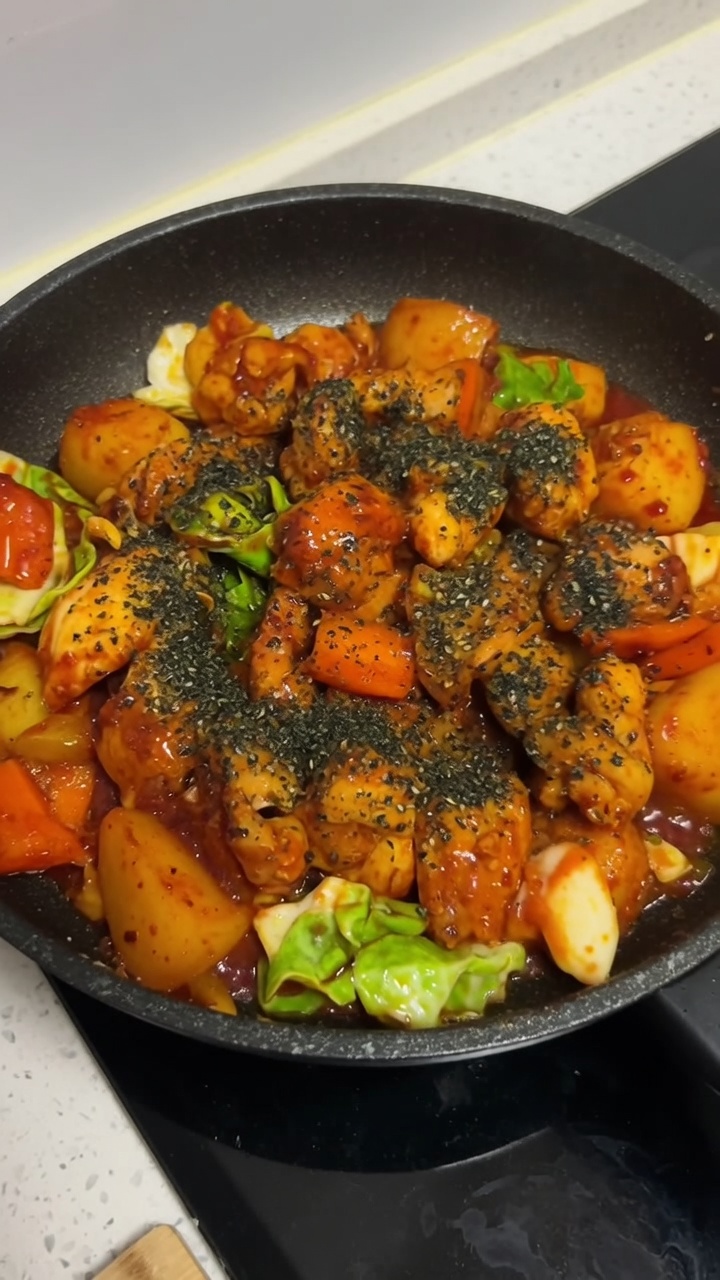 Pikantny Kurczak po Koreańsku (Dakgalbi)