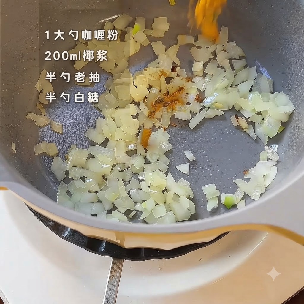 Curry w proszku i przyprawy posypane na podsmażoną cebulę w żółtym garnku do gotowania.