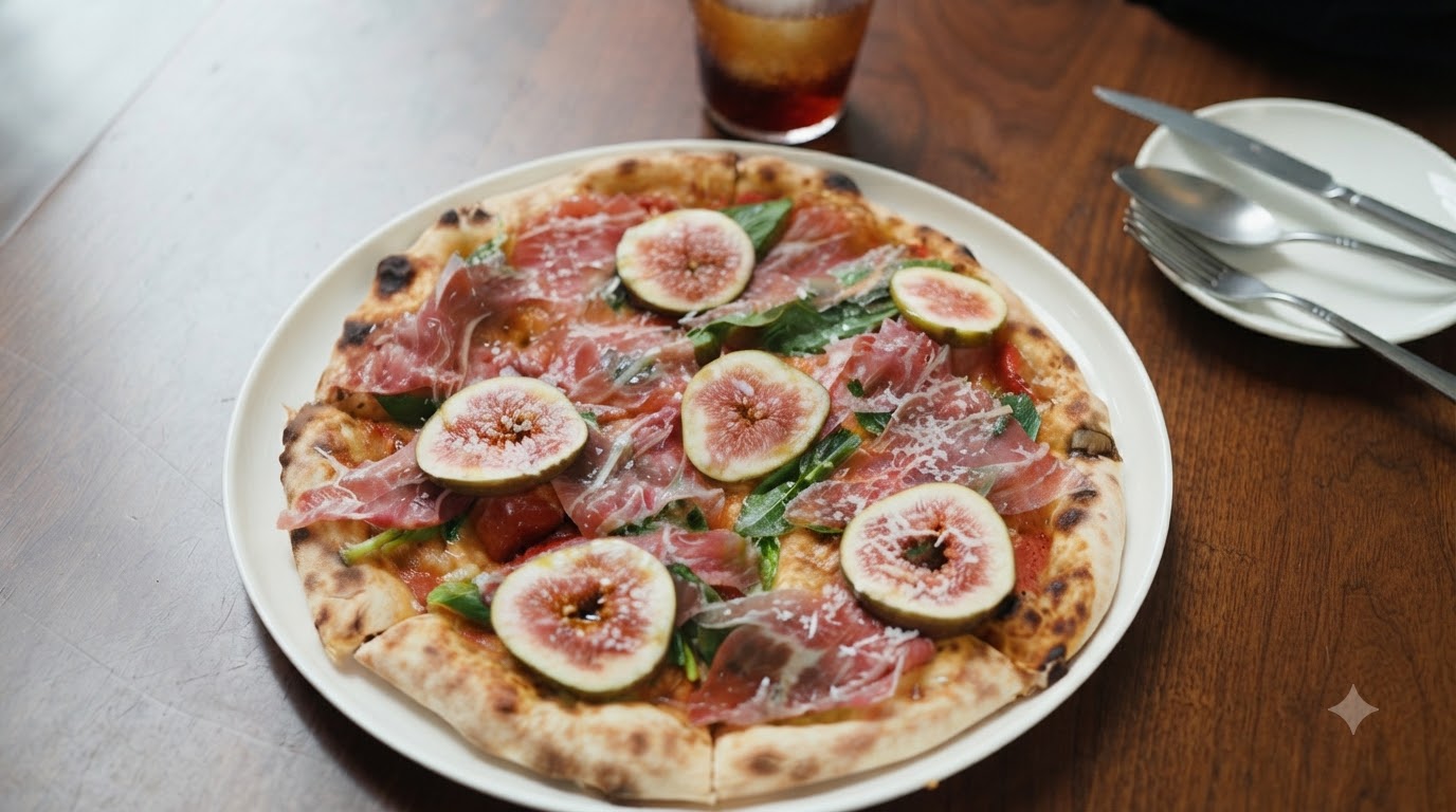 Gourmet Pizza z Figami i Prosciutto na Cienkim Spodzie