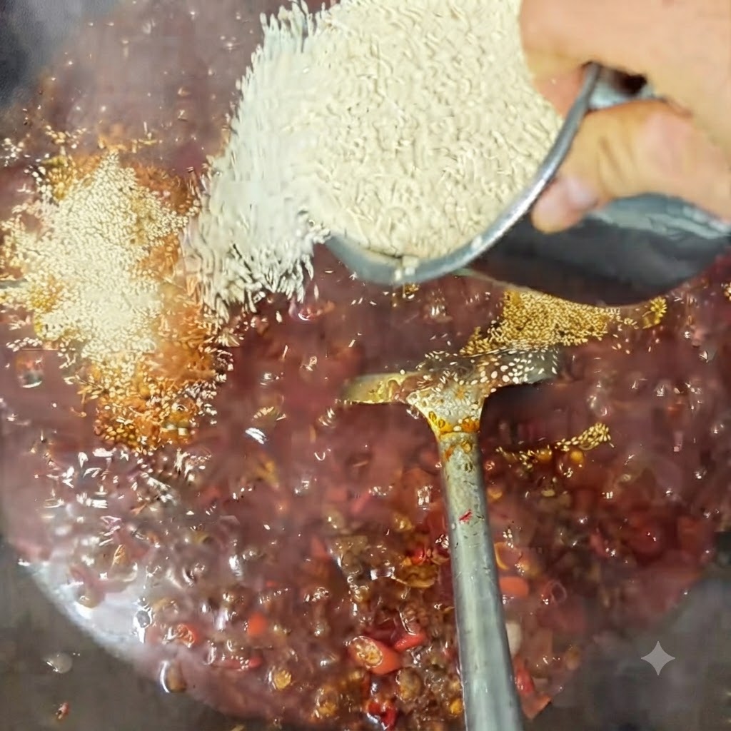 Białe nasiona sezamu wsypywane do bulgoczącego sosu w wokucite: 1.